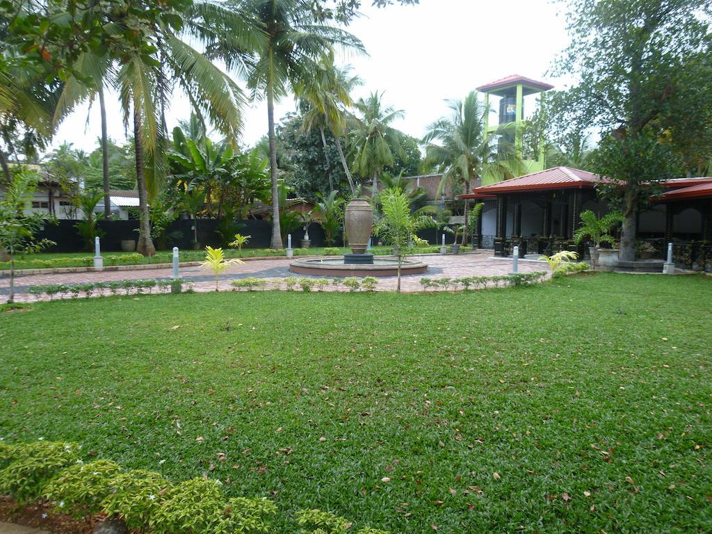 Grand Crown Hotel Anuradhapura Eksteriør bilde
